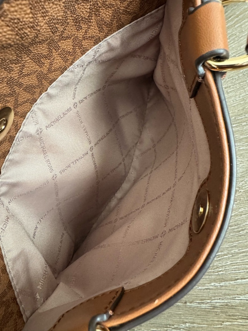 Michael Kors Austen Vanilla MK Logo Satchel with Brown Trim - Picture 9 of 16